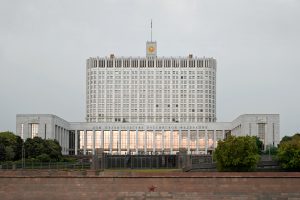 https://hautevitrine.com/wp-content/uploads/2014/02/russian-white-house-moscow-2012-by-leslie-hossack.jpg
